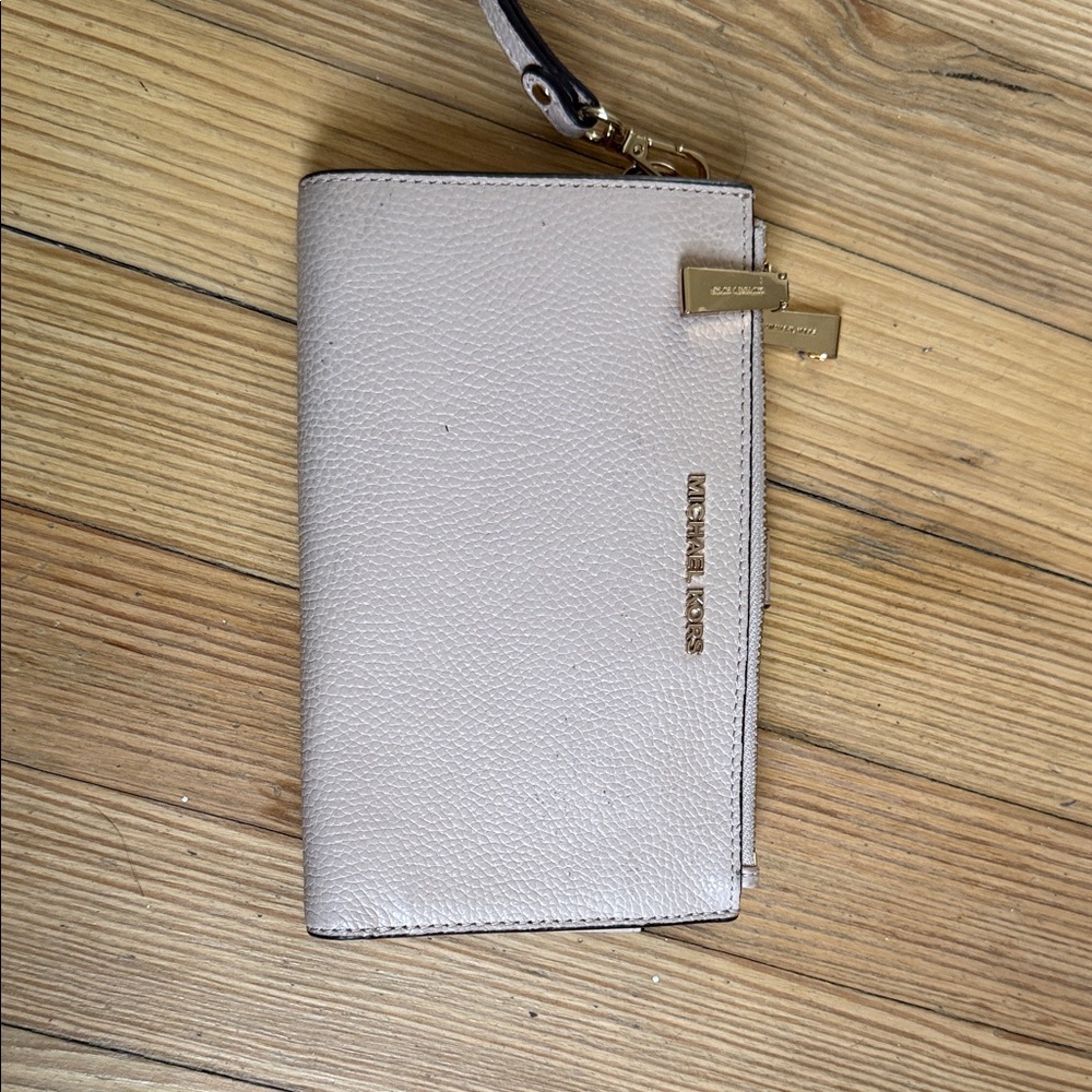 Michael Kors Pebble Gray Wristlet